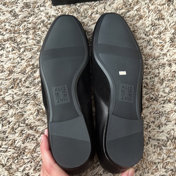 Naturalizer Pierce Black Leather and Suede Flats. New in box! Size 6.5 - Picture 6 of 8